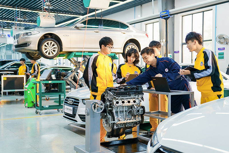 成都机电工程学校：培养新时代产业工人